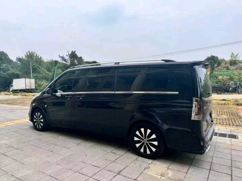 南昌22年奔驰威霆7