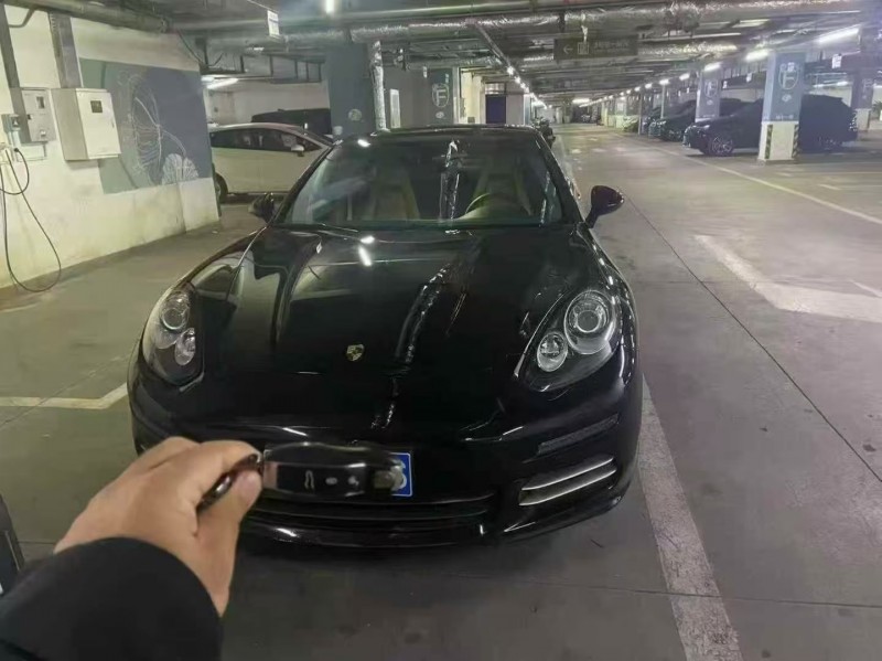 哈尔滨14年保时捷帕拉梅拉1