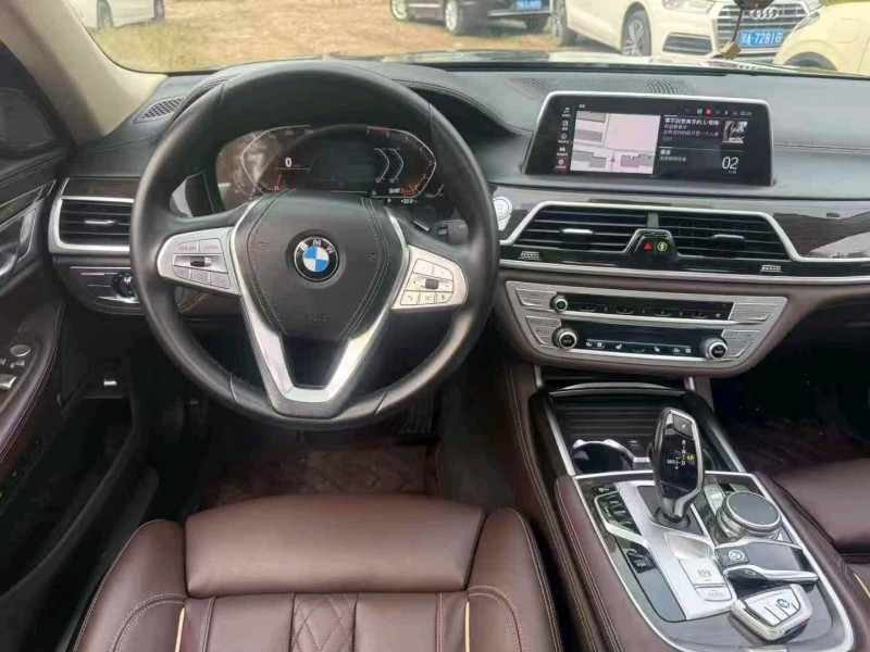 武汉21年宝马7系5