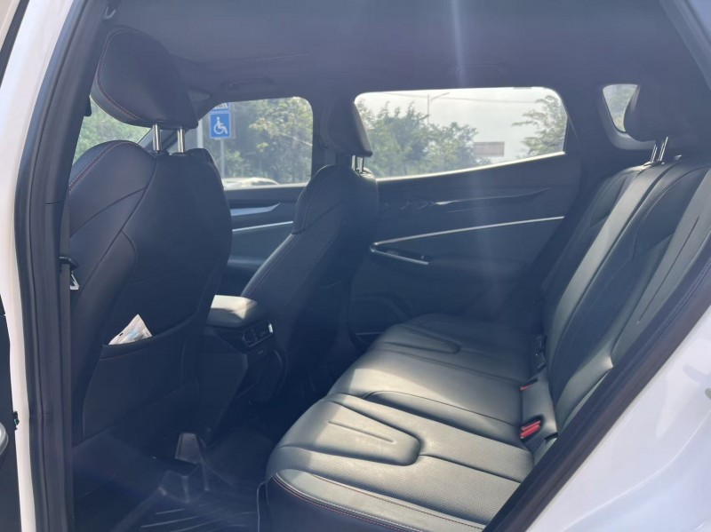 南宁25年吉利博越5