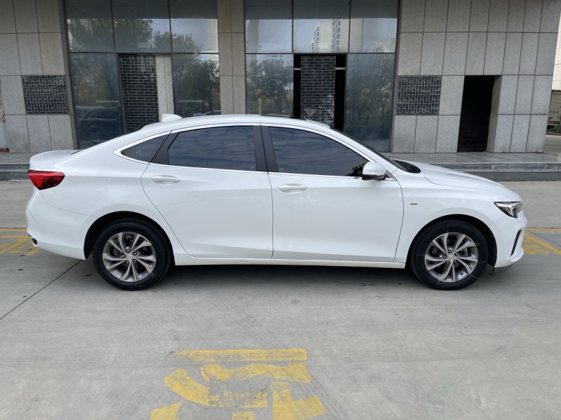 济宁24年别克威朗8