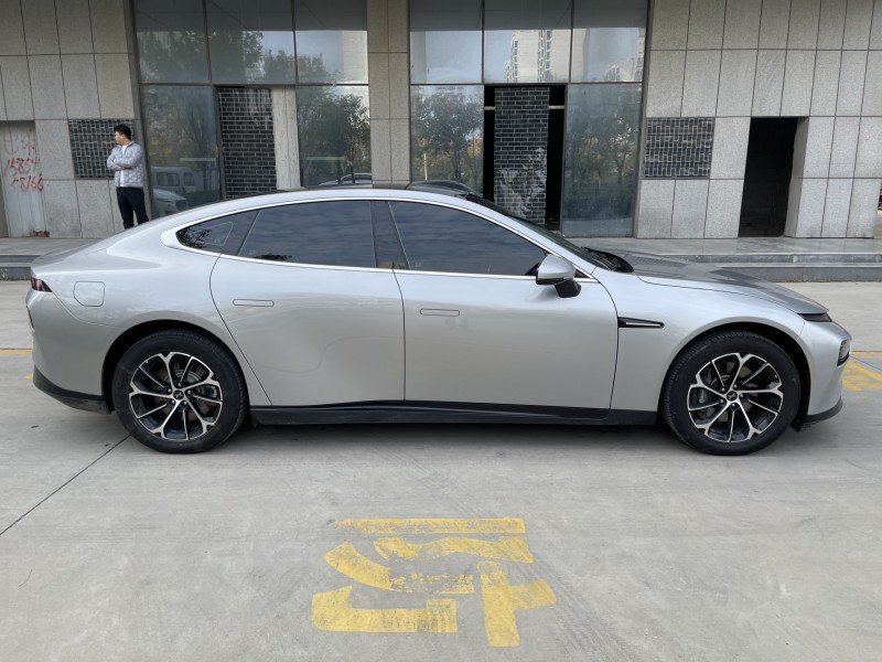 济宁23年小鹏汽车p77