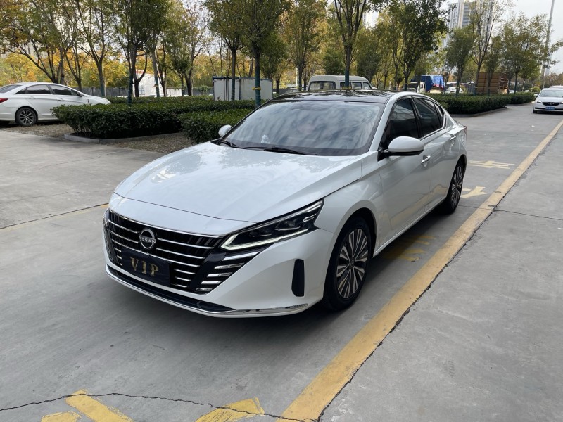 济宁23年日产天籁2