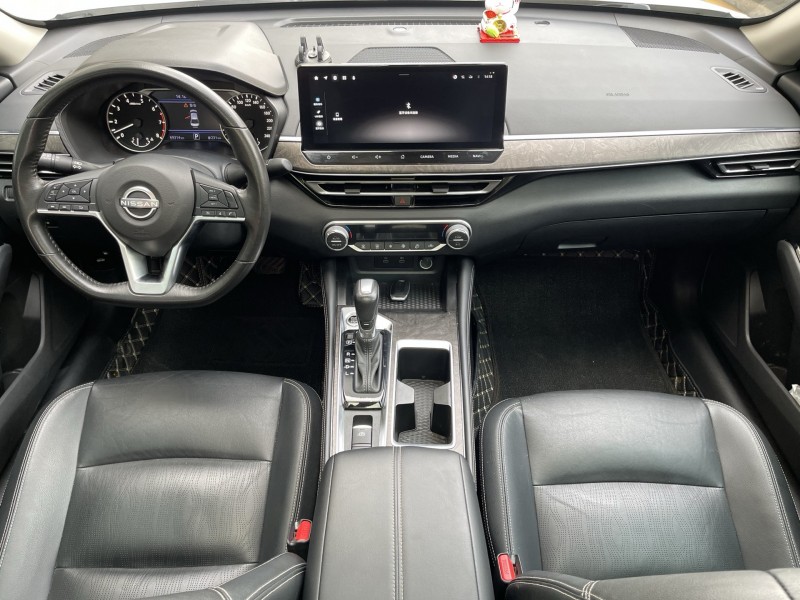 济宁23年日产天籁4