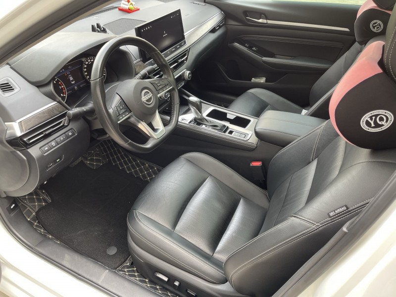 济宁23年日产天籁5