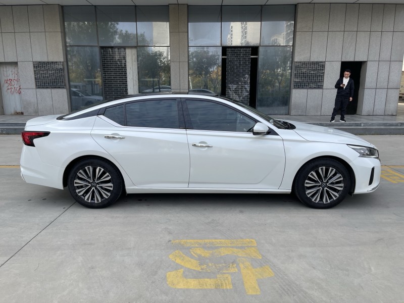 济宁23年日产天籁7