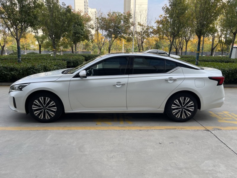 济宁23年日产天籁8