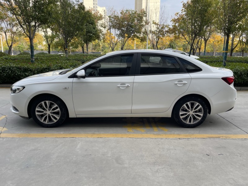 济宁19年别克英朗8