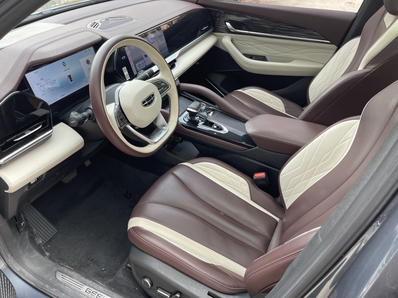 济宁22年吉利星越5