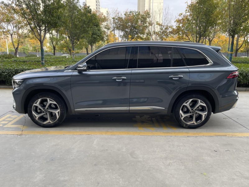 济宁22年吉利星越8