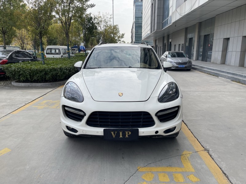 济宁11年保时捷卡宴1