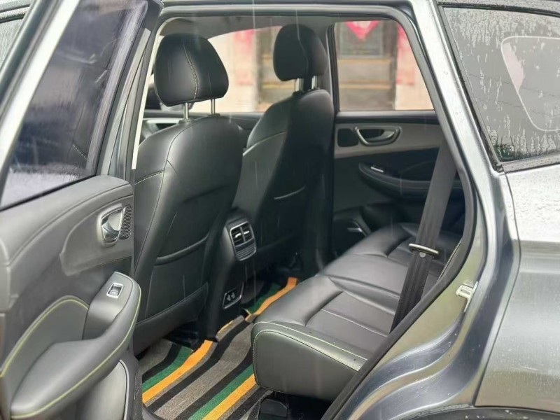 金华20年荣威RX52