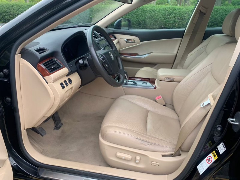 茂名14年丰田皇冠4