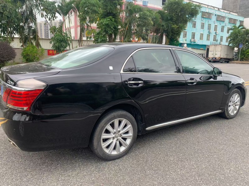 茂名14年丰田皇冠8