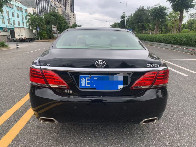 茂名14年丰田皇冠9