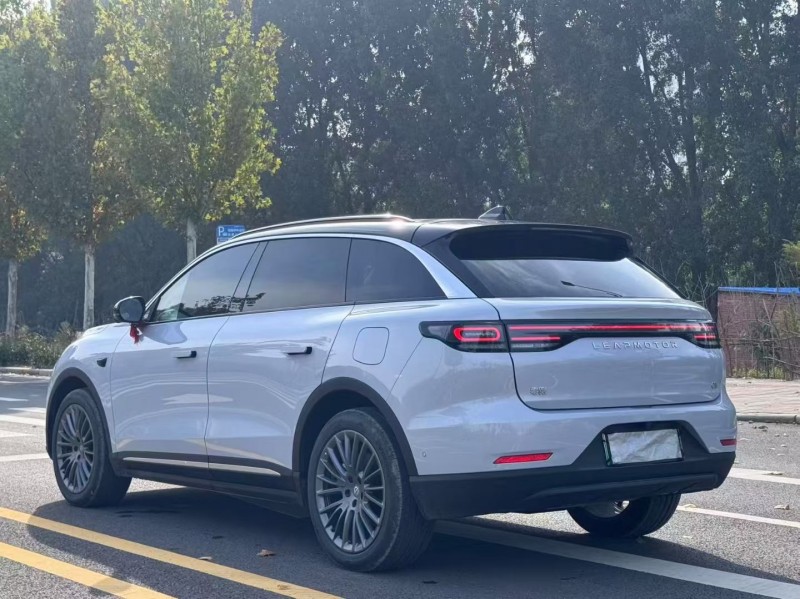 郑州25年零跑汽车C117