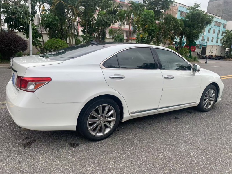 茂名10年雷克萨斯ES8