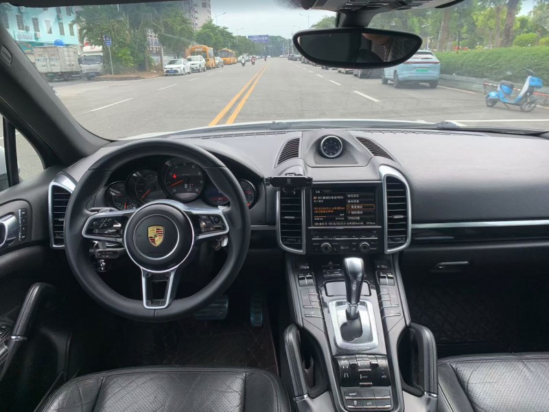 茂名11年保时捷卡宴5