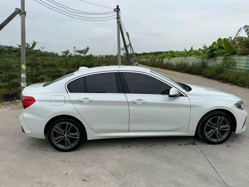 中山21年宝马1系3