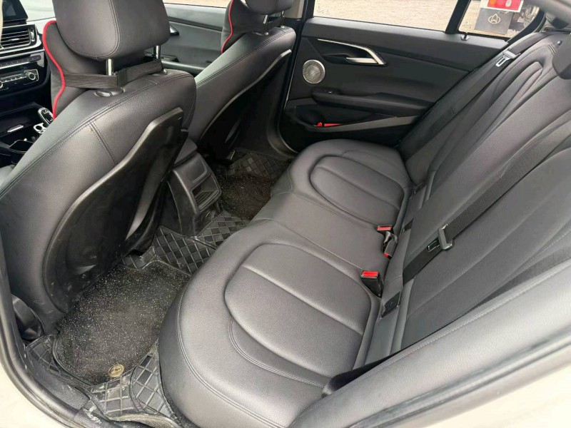 中山21年宝马1系8