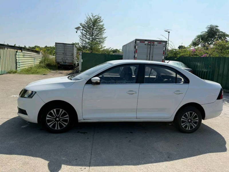 中山19年斯柯达昕锐4