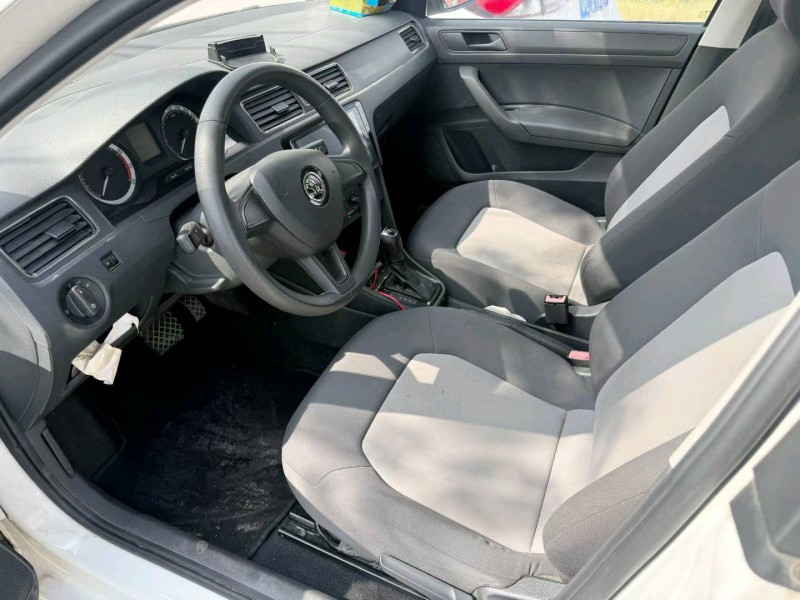 中山19年斯柯达昕锐8