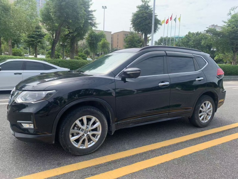 茂名17年日产奇骏3