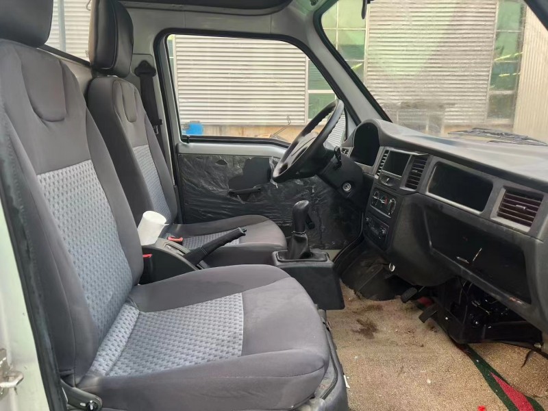 临沂20年五菱汽车之光5