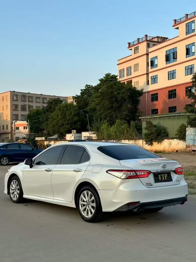 广州18年丰田凯美瑞5