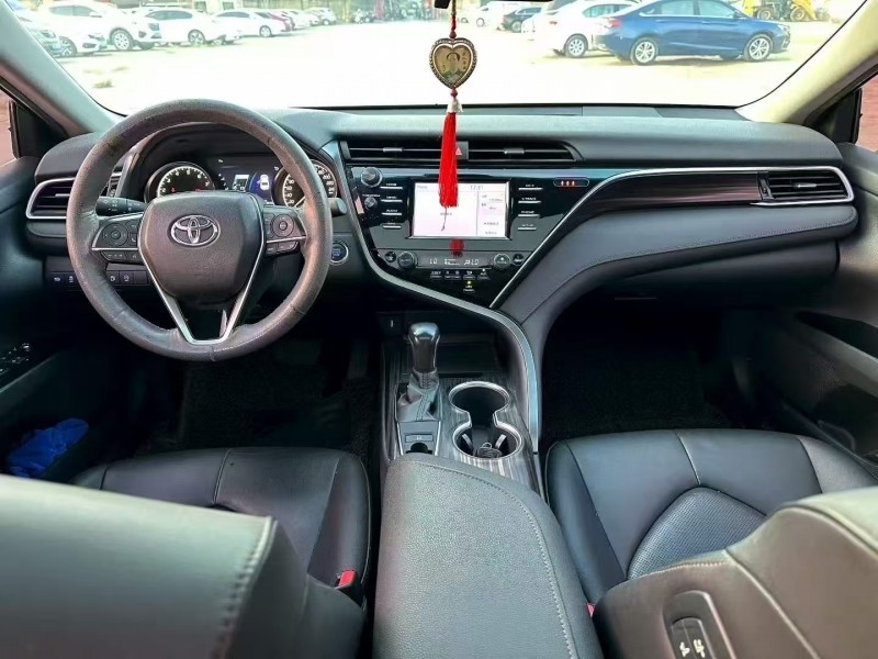 广州18年丰田凯美瑞7