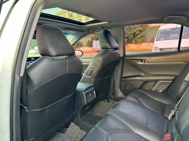 广州18年丰田凯美瑞8