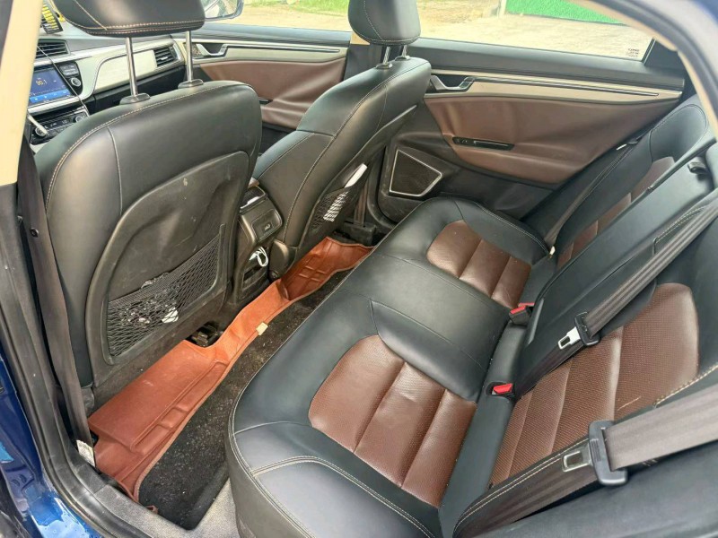 中山17年吉利帝豪8