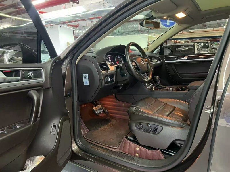 广州17年大众途锐5