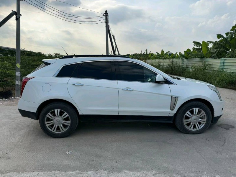 中山16年凯迪拉克SRX3