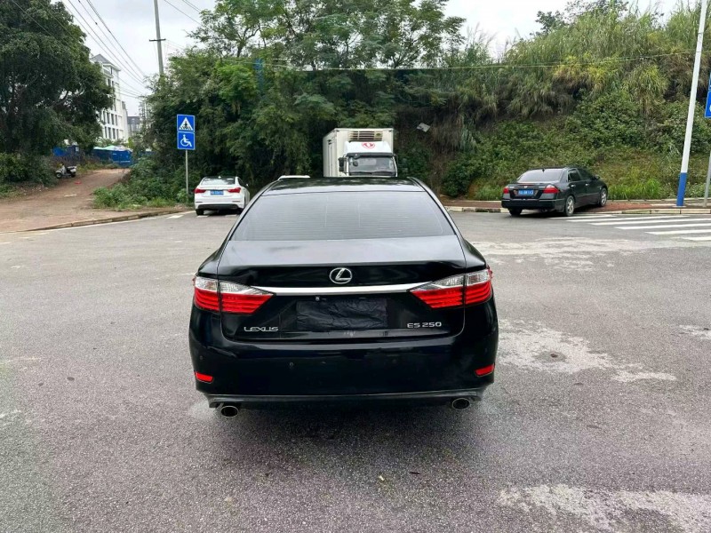 南宁14年雷克萨斯ES7