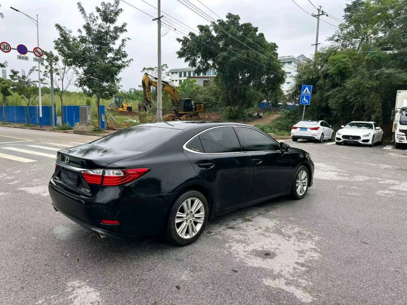 南宁14年雷克萨斯ES8