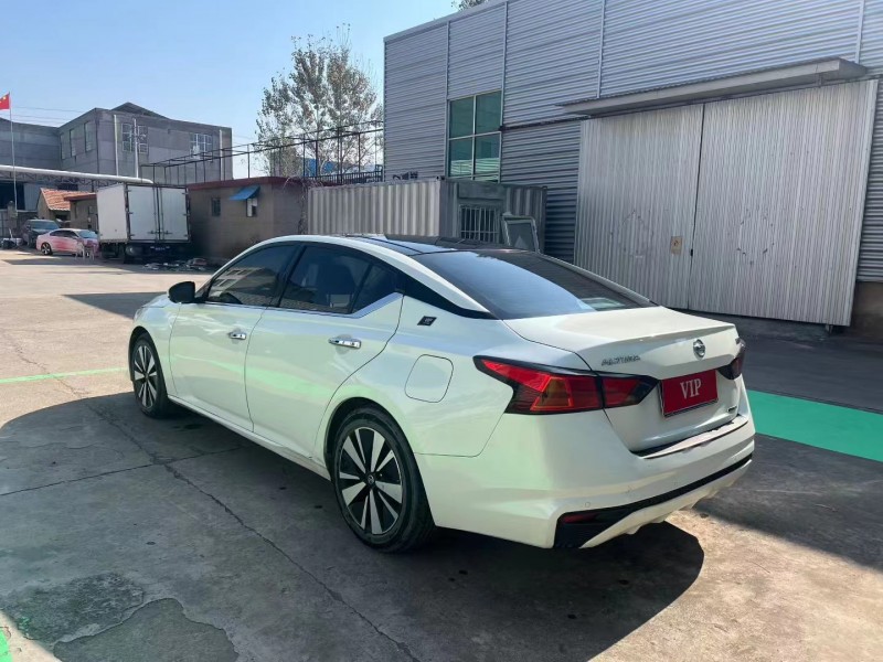 临沂22年日产天籁7