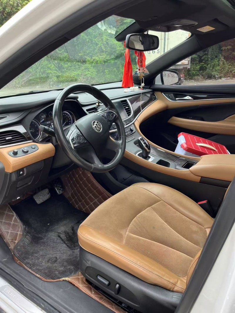 乐山17年别克君越3