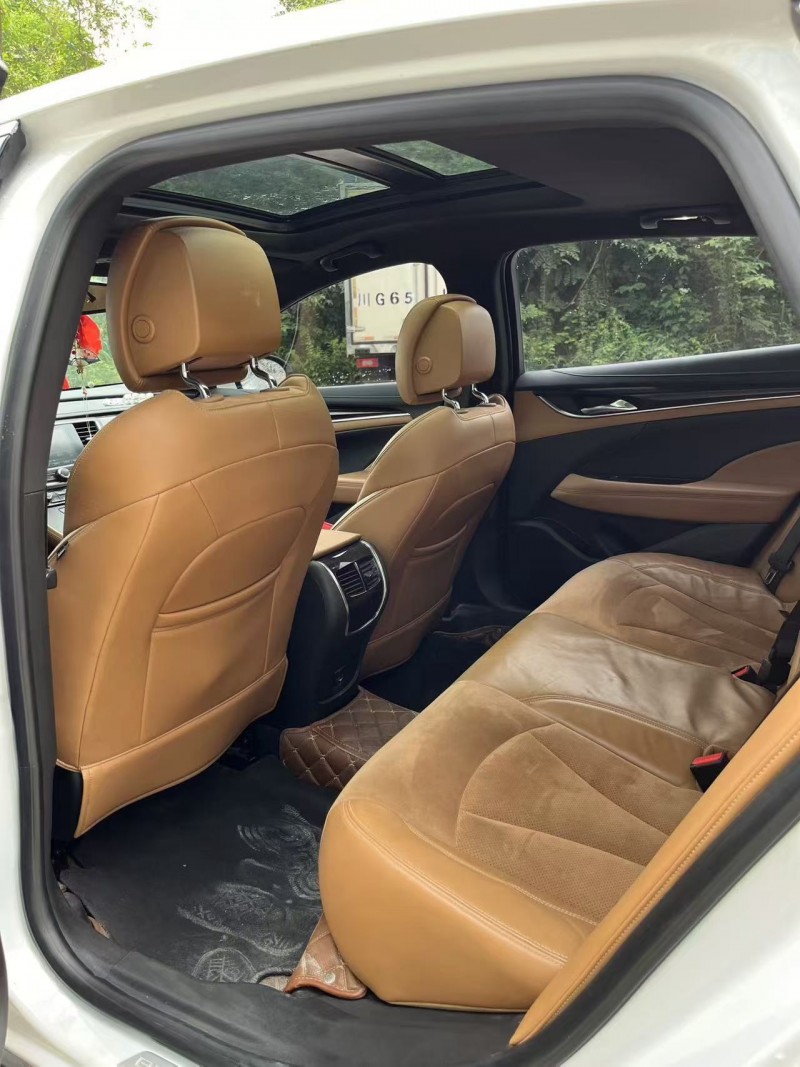 乐山17年别克君越4