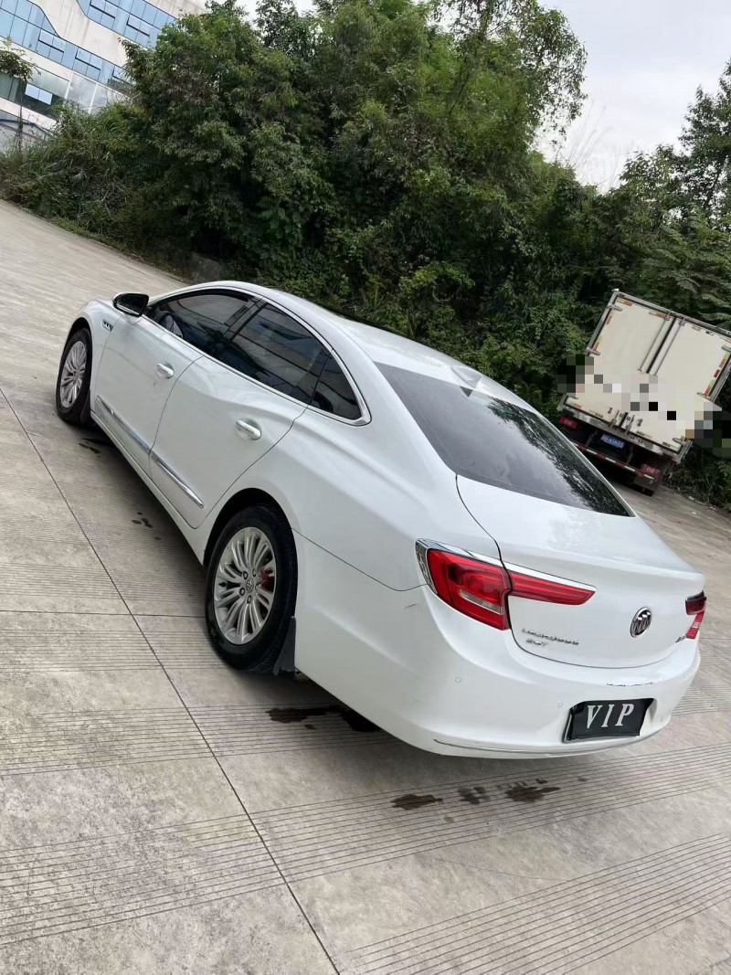 乐山17年别克君越6