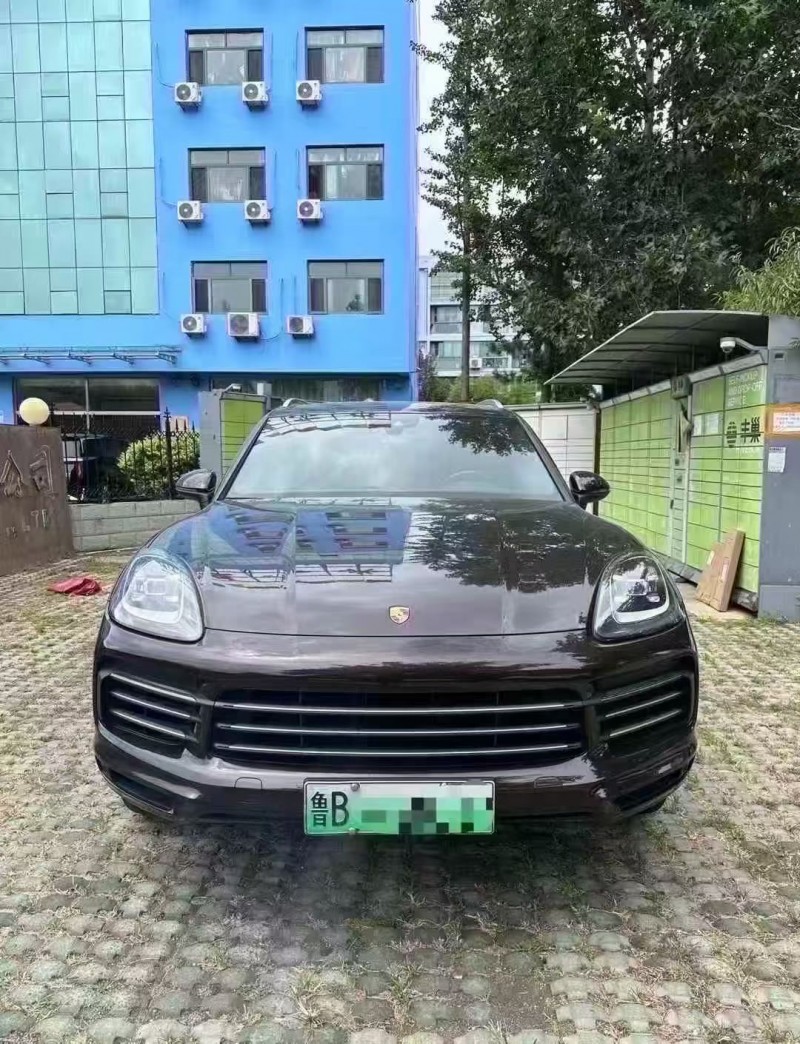 青岛20年保时捷卡宴1