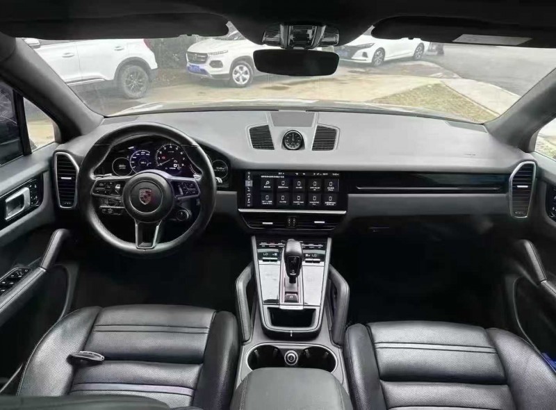 青岛20年保时捷卡宴4