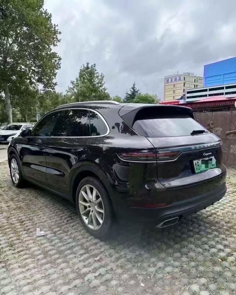 青岛20年保时捷卡宴8