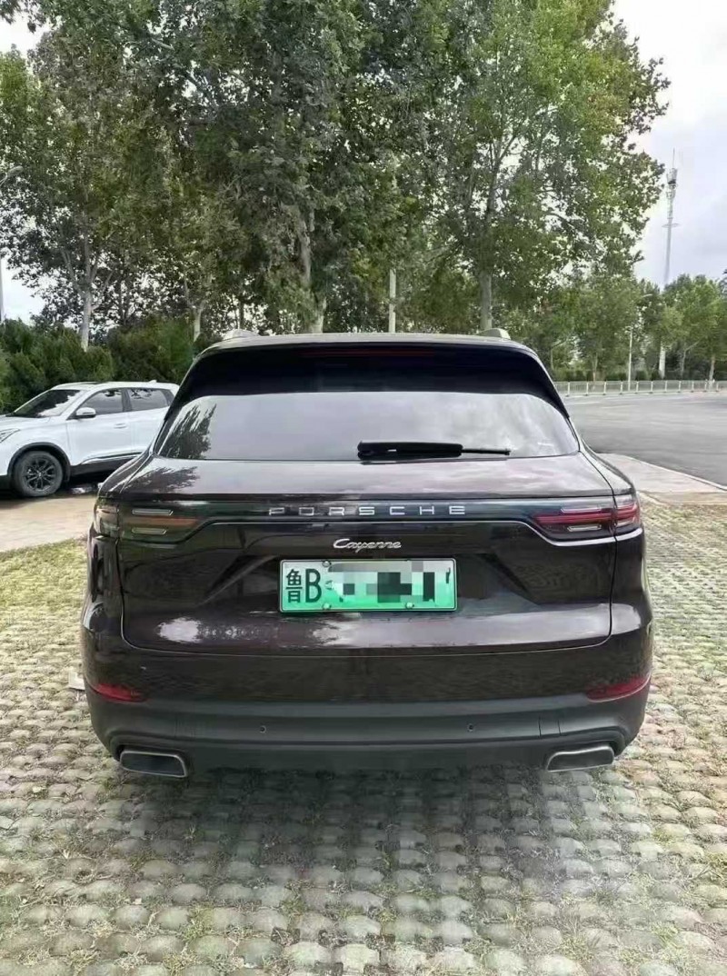 青岛20年保时捷卡宴9