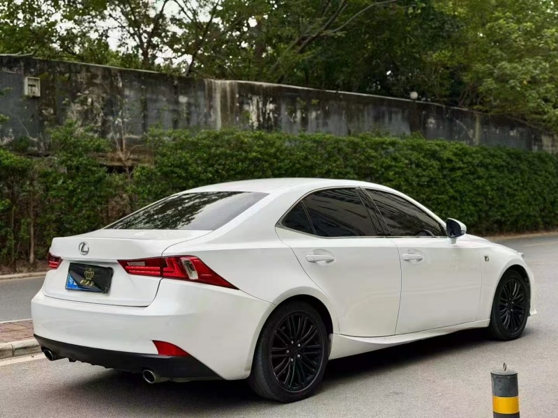 东莞13年雷克萨斯IS7
