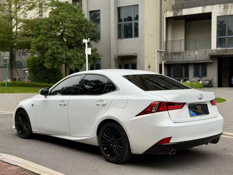 东莞13年雷克萨斯IS8