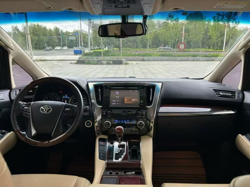 吉林17年丰田埃尔法4