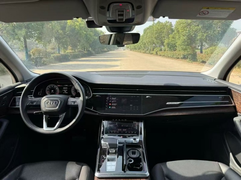 南京23年奥迪Q75