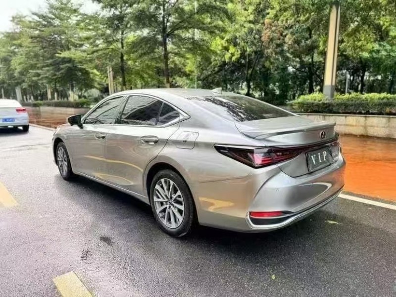 东莞25年雷克萨斯ES7