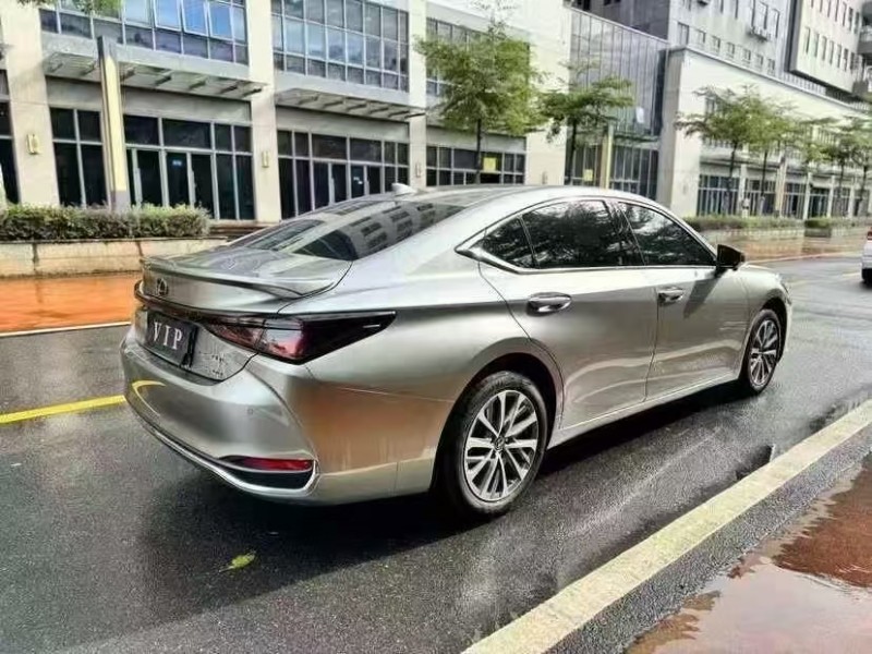 东莞25年雷克萨斯ES8